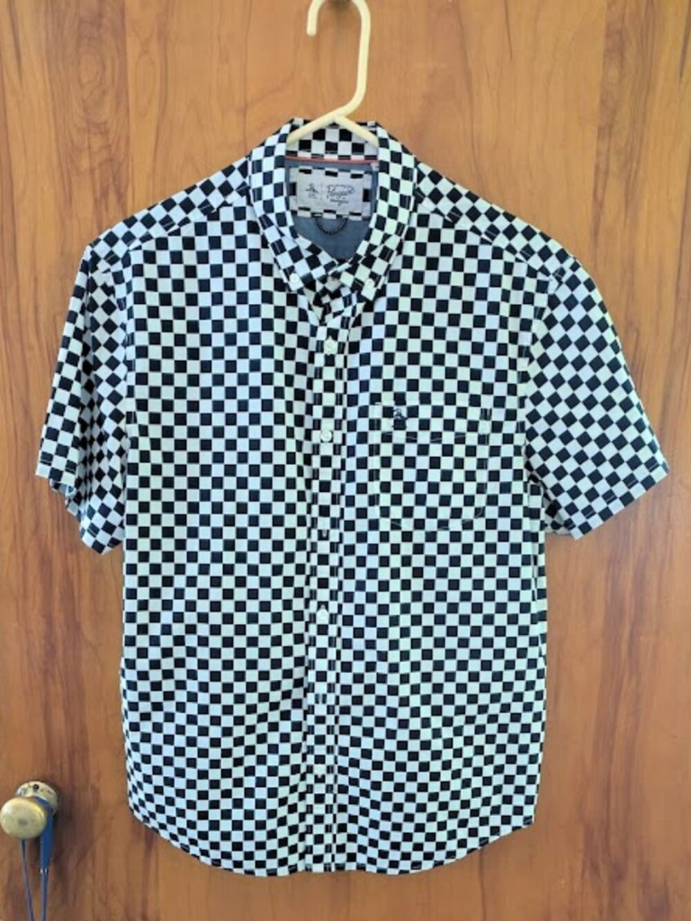 Men's L, Penguin Black and White Checked, Short Sleeve, Button Down Shirt